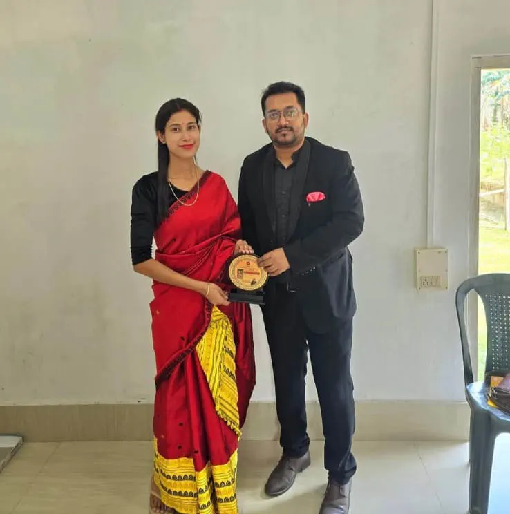 Dapoon The mirror, A Susmit's Beauty Parlour & Training Center